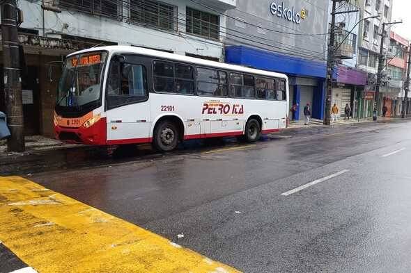 18 linhas de ônibus seguem com operação prejudicada pela chuva em Petrópolis 