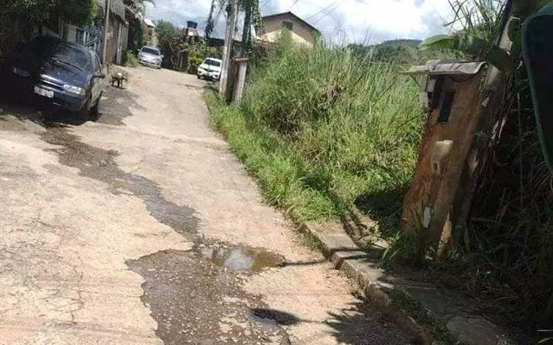 Moradores de Araras reclamam de buracos na rua e pedem asfaltamento