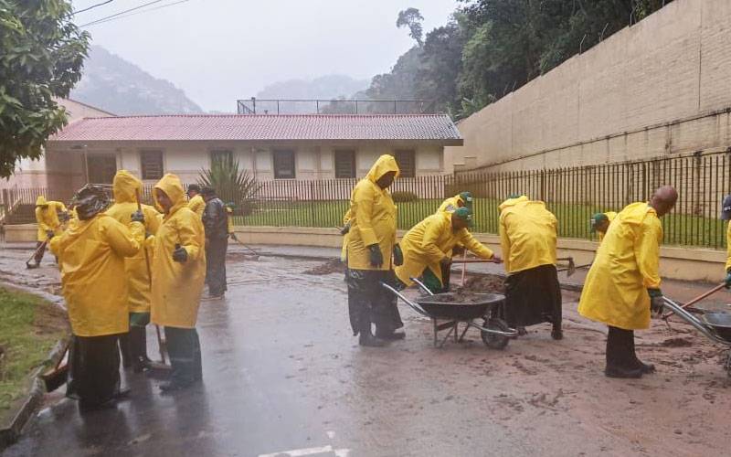 Mais de 400 funcionários da Comdep mobilizados para limpeza e desobstrução 