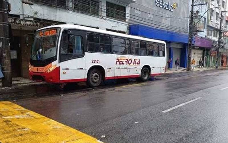 18 linhas de ônibus seguem com operação prejudicada pela chuva em Petrópolis