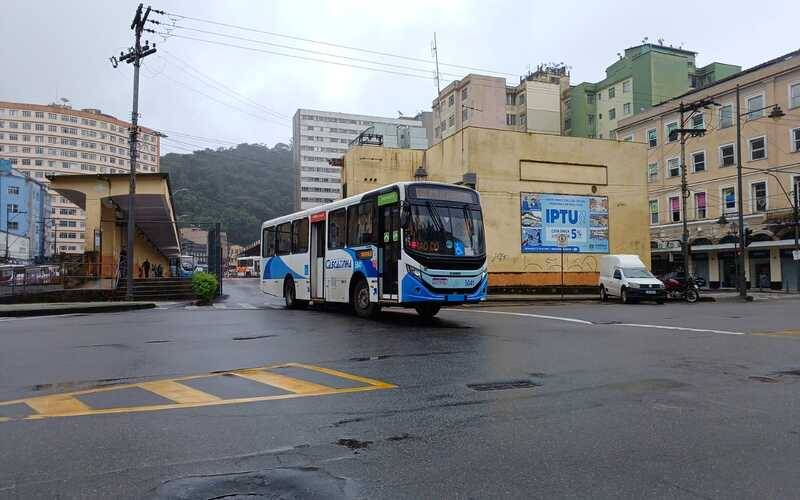 25 linhas de ônibus seguem impactadas pela chuva em Petrópolis 