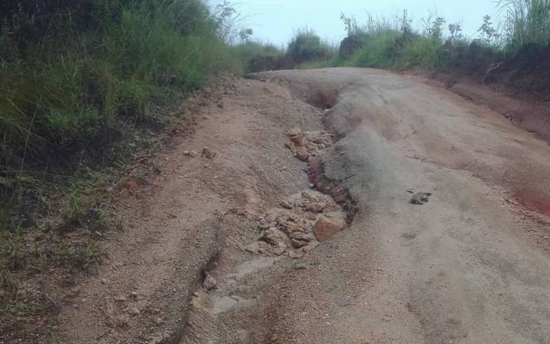 Estrada do Xingu está repleta de buracos e valas