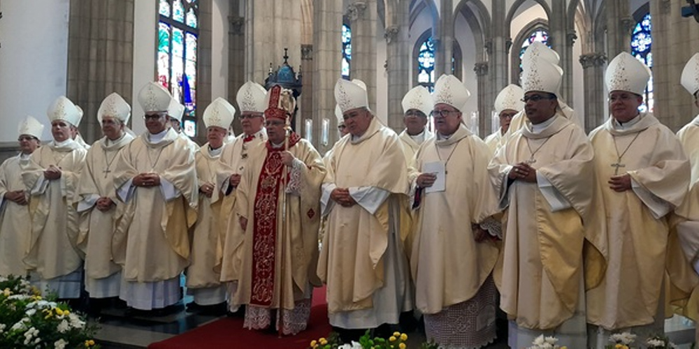 Dom Joel Portella Amado toma posse como bispo diocesano