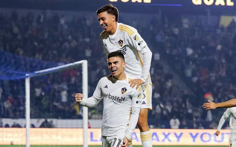 Petropolitano Gabriel Pec marca o seu primeiro gol pelo LA Galaxy