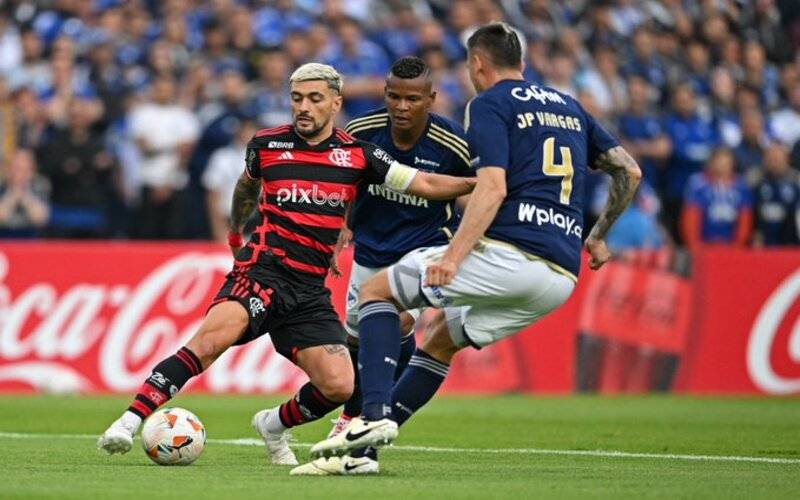 Flamengo joga mal e empata com Millonarios na estreia da Libertadores