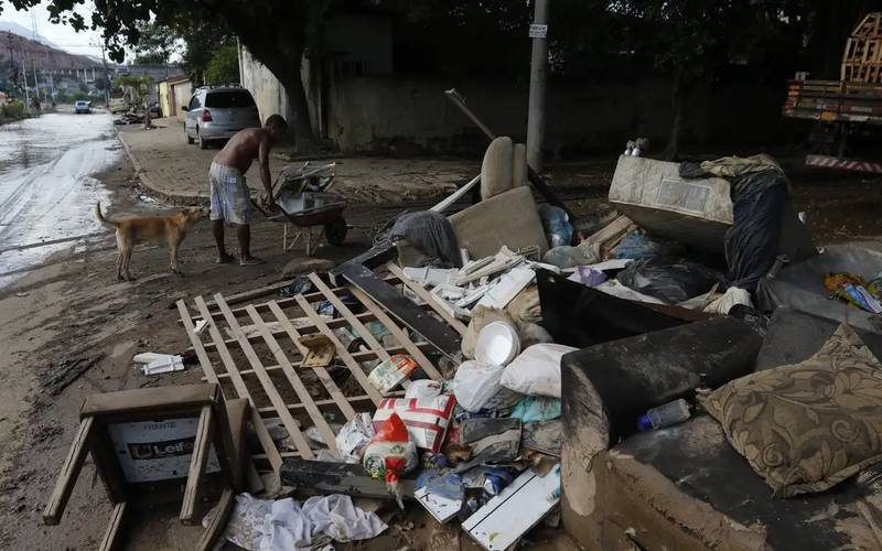 Moradores da Baixada Fluminense começam a receber o Cartão Recomeçar