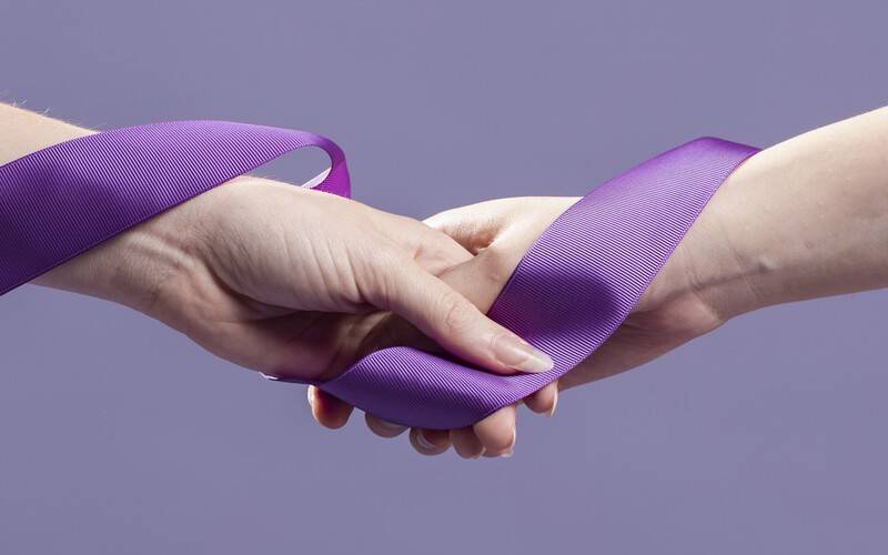 Campanha Abril Lilás chama atenção para o câncer de testículo