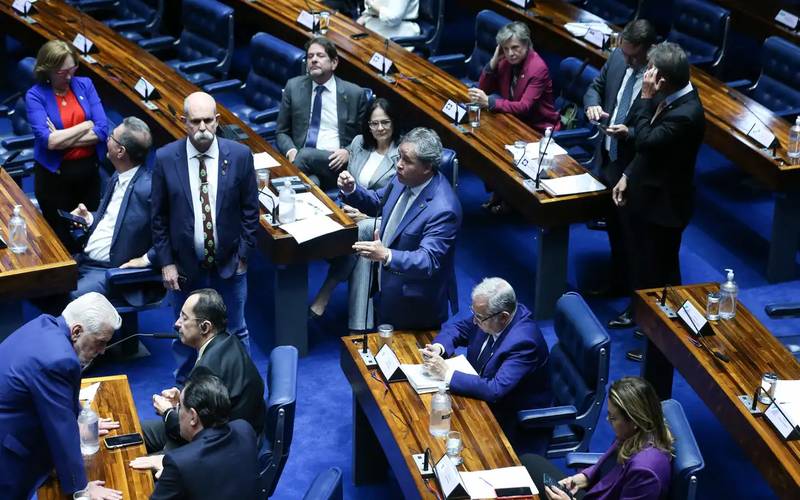 Senado aprova PEC sobre criminalização da posse de drogas