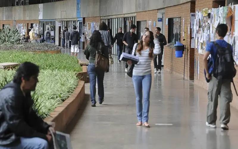 Estudantes de licenciatura podem se cadastrar para concorrer a bolsas