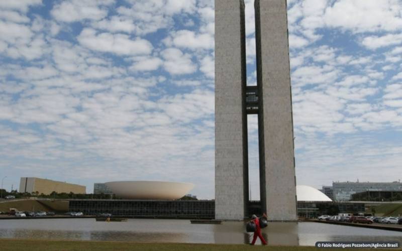 Senado aprova isenção de IR para quem ganha até dois salários mínimos