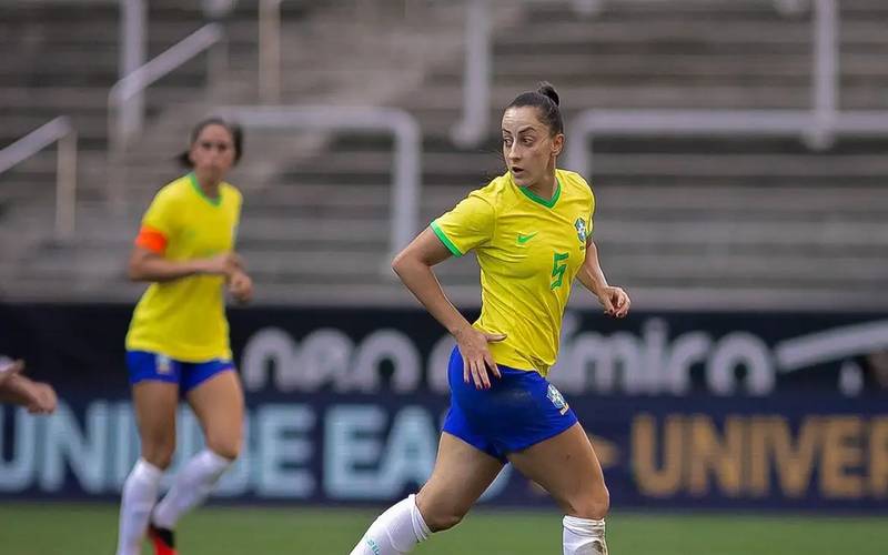 Luana, jogada da seleção, é diagnosticada com Linfoma de Hodgkin