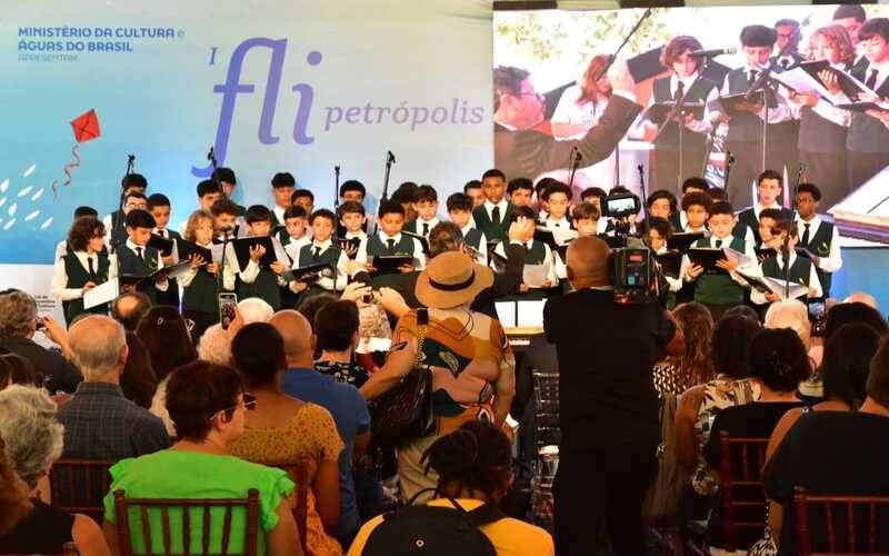 Público lota Palácio de Cristal na abertura do 1º Festival Literário Internacional