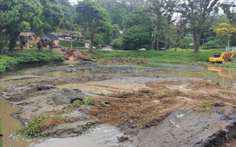 INEA inicia dragagem e desassoreamento em Lago do Parque São Vicente