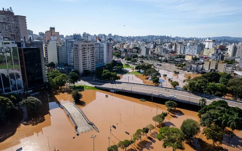 Defesa Civil do RS confirma 107 mortes devido às chuvas no estado