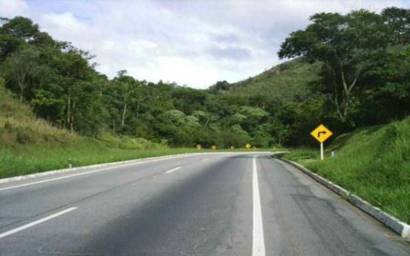 Acidente de moto deixa duas vítimas com ferimentos graves em Araras