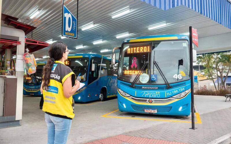 Detro-RJ: ônibus intermunicipais devem informar em letreiro lotação  