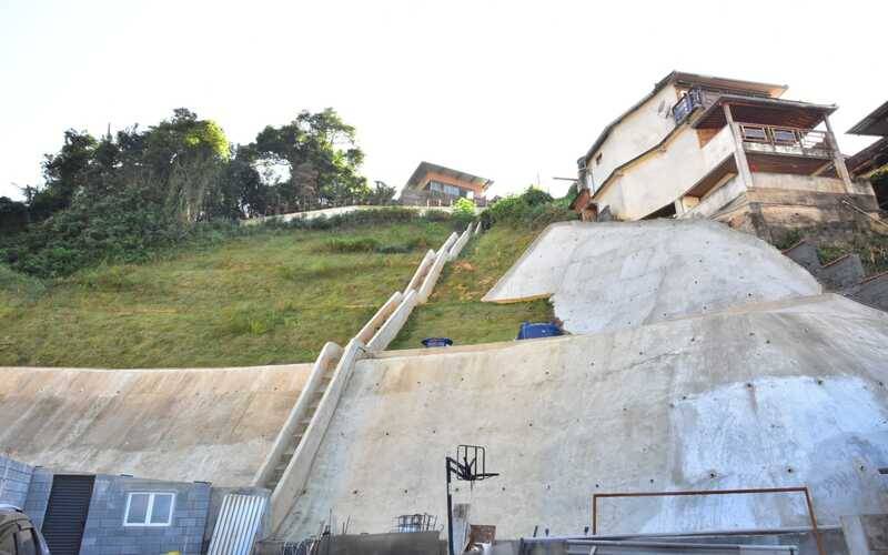 Prefeitura conclui contenção de encosta e desinterdita 13 casas