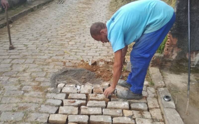Moradores de vila na Mosela sofrem com o desnivelamento da rua
