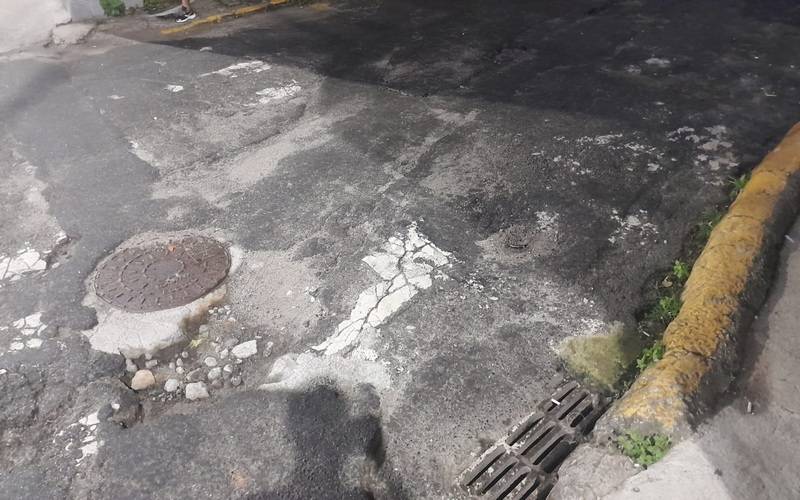 Vila São José, no Bingen, está com a rua principal esburacada