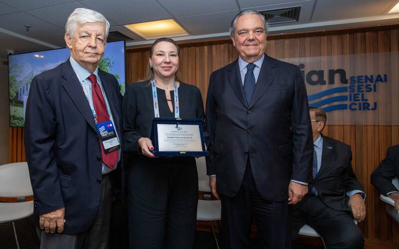 Werner Tecidos, de Petrópolis, recebe homenagem como empresa destaque do ano, na Fir