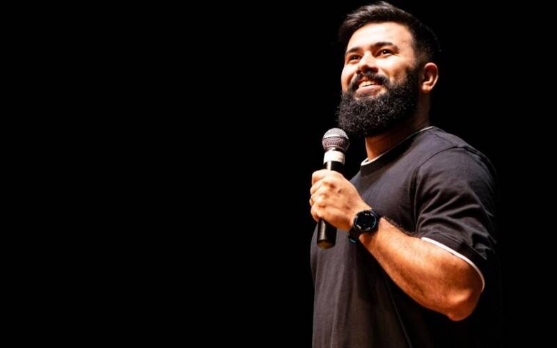 O comediante Douglas di Lima se apresenta neste sábado, às 21h, no Teatro Imperial, co