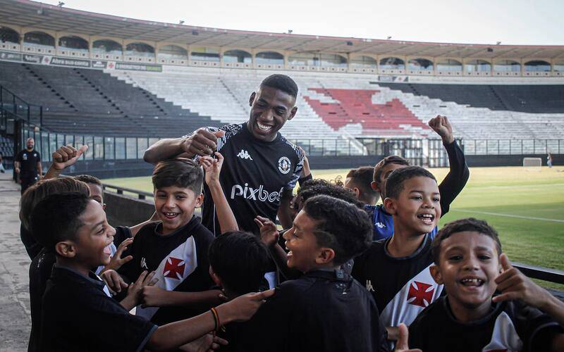 Luiz Gustavo é novidade nos relacionados do Vasco contra o Palmeiras