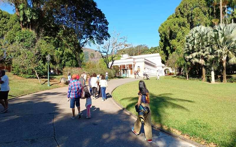 Dia de sol: petropolitanos e turistas aproveitam o dia em Petrópolis