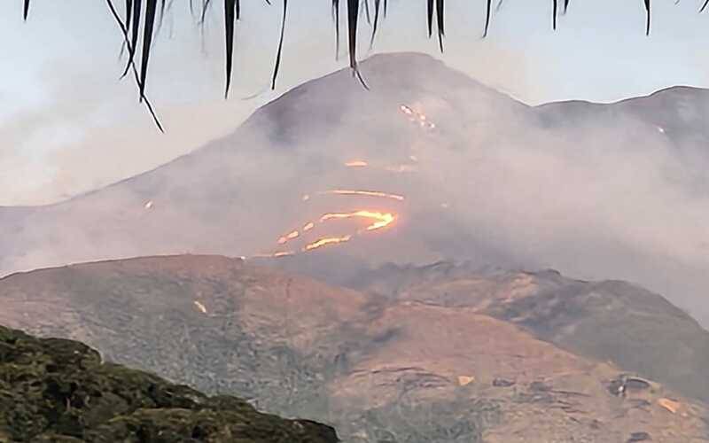 Incêndio atinge área de vegetação no Caxambu