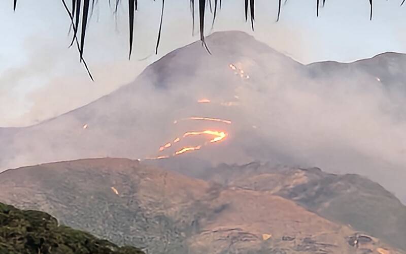 Incêndio atinge área de vegetação no Caxambu