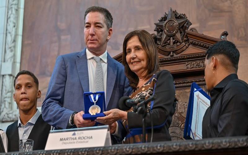 Alerj homenageia  David Miranda com a medalha Tiradentes Post Mortem