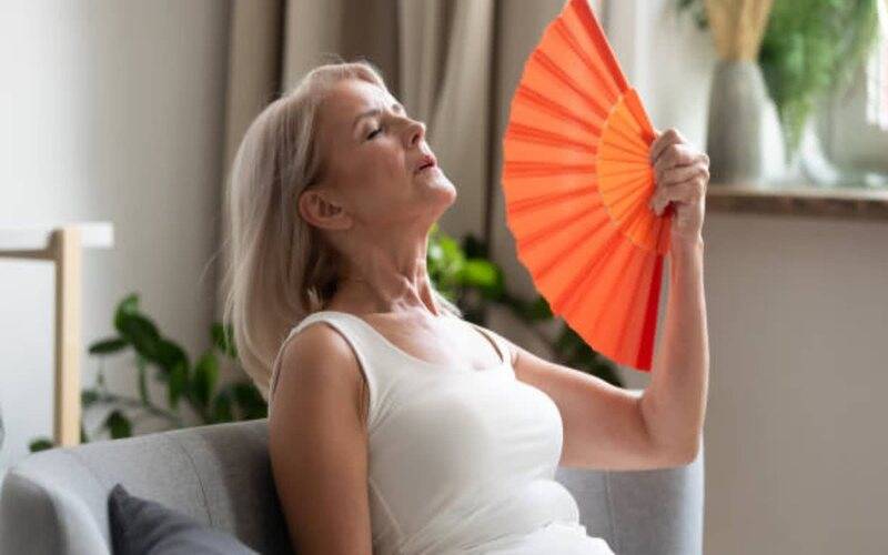 Menopausa: saiba como identificar os principais sintomas 