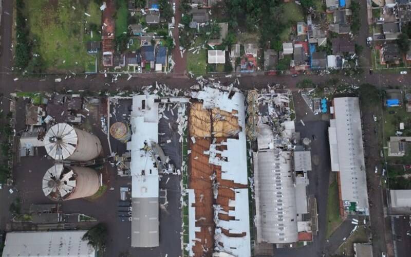 Novo fenômeno climático destrói casas e estabelecimentos e ajuda é necessária