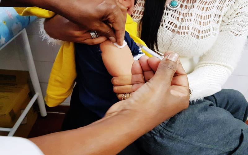 Vacinação contra Dengue e Poliomielite em Petrópolis