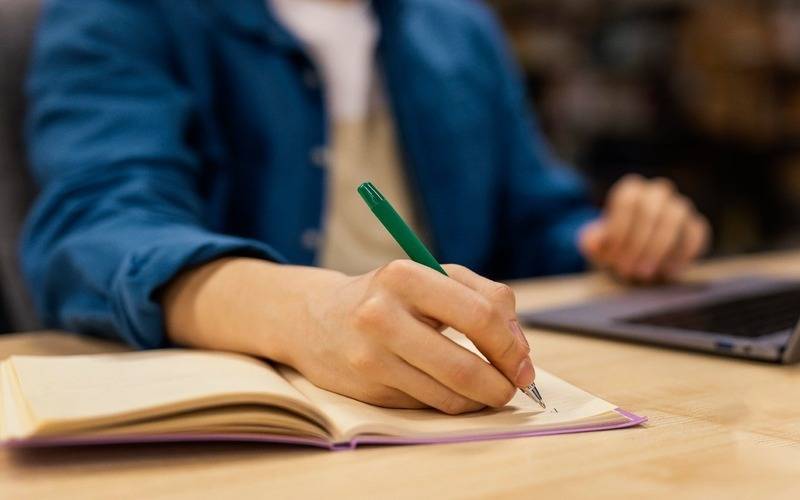 Educação: Brasileiros retomam estudos em 2024