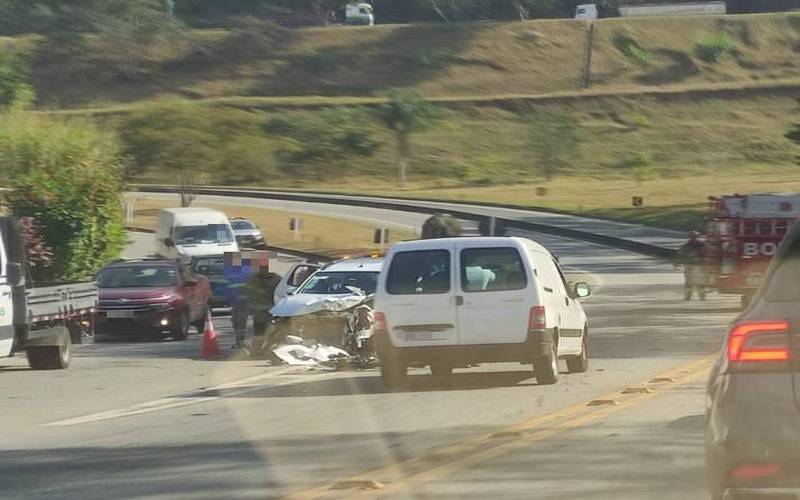 Acidente na BR-040 deixa o trânsito congestionado em Itaipava