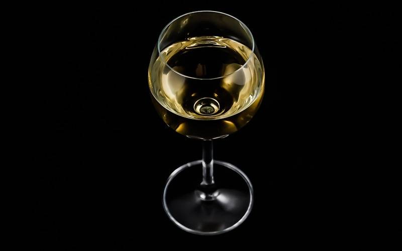 Alerj restabelece decreto que suspendia ICMS/ST para vinhos, laticínios e água mineral
