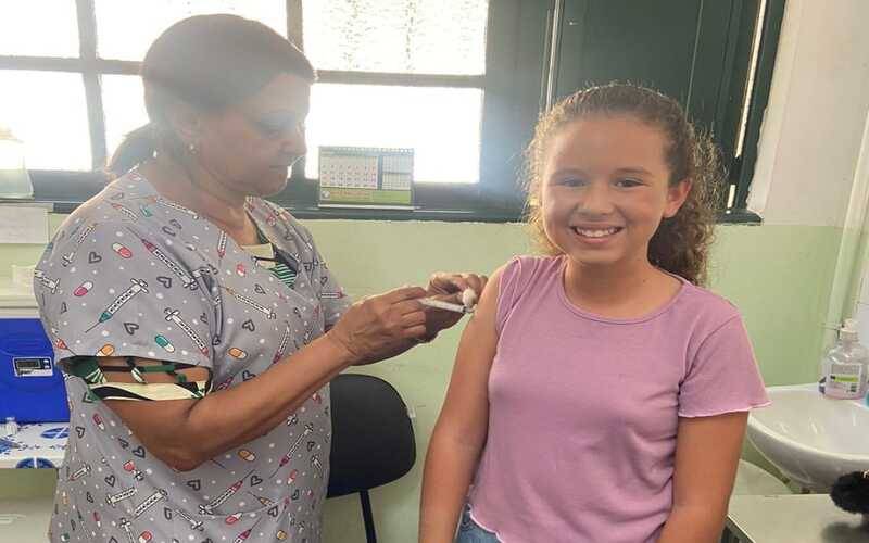 Crianças e adolescentes de 10 a 14 anos são prioridade na vacinação contra a dengue