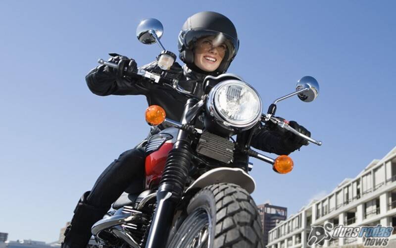 O aumento de mulheres motociclistas: Estilo de vida e economia 