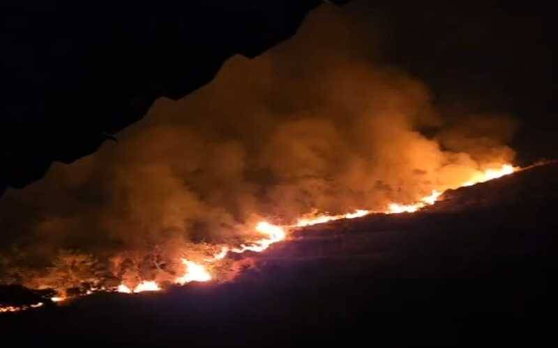 Incêndio atinge vegetação no Bela Vista 