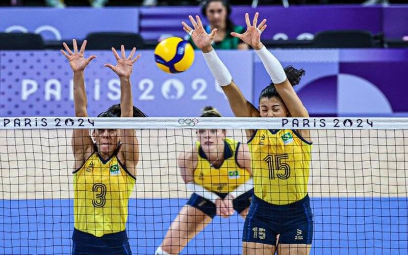 Vôlei feminino estreia com vitória tranquila em Paris