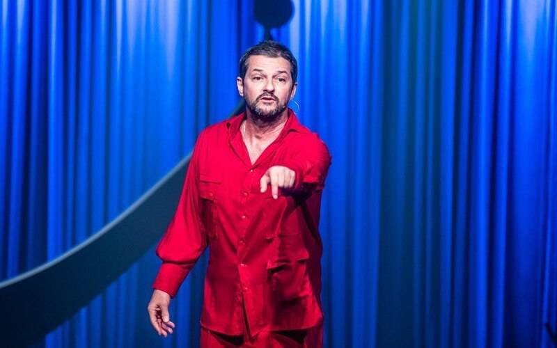 Marcelo Serrado encena Um Pai de Outro Mundo no Teatro Imperial