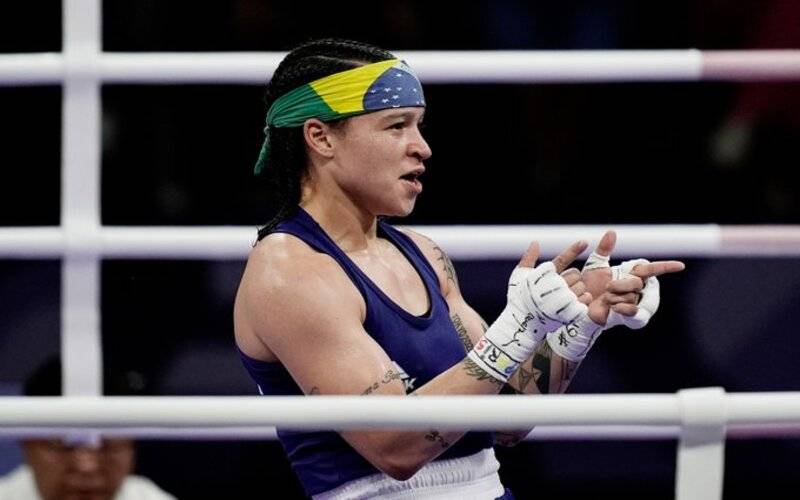 Bia Ferreira vence mais uma e garante ao menos o bronze em Paris