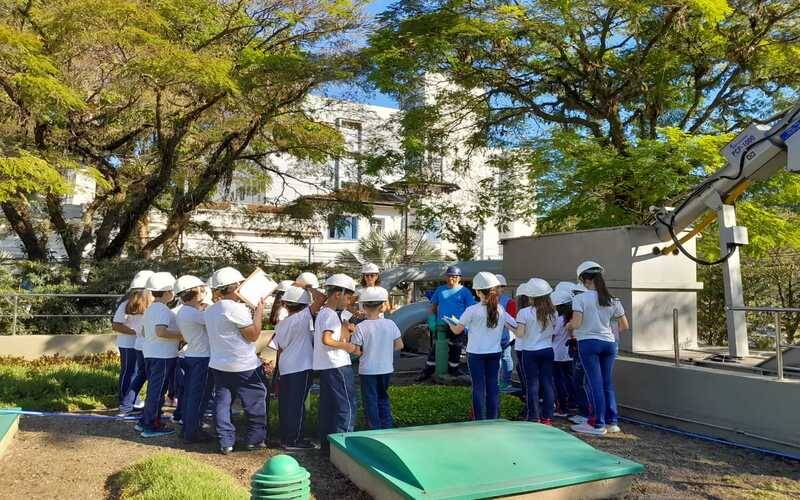 Alunos do Colégio Vicentino Santa Isabel visitam ETE Piabanha e ETA Arara em Petrópoli