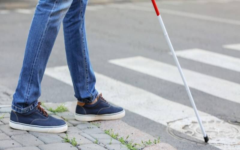 Sancionada lei que define cores de bengala para identificar níveis de deficiência visu