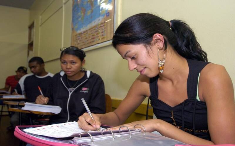 Pé-de-Meia: saiba como estudantes da EJA vão receber o incentivo