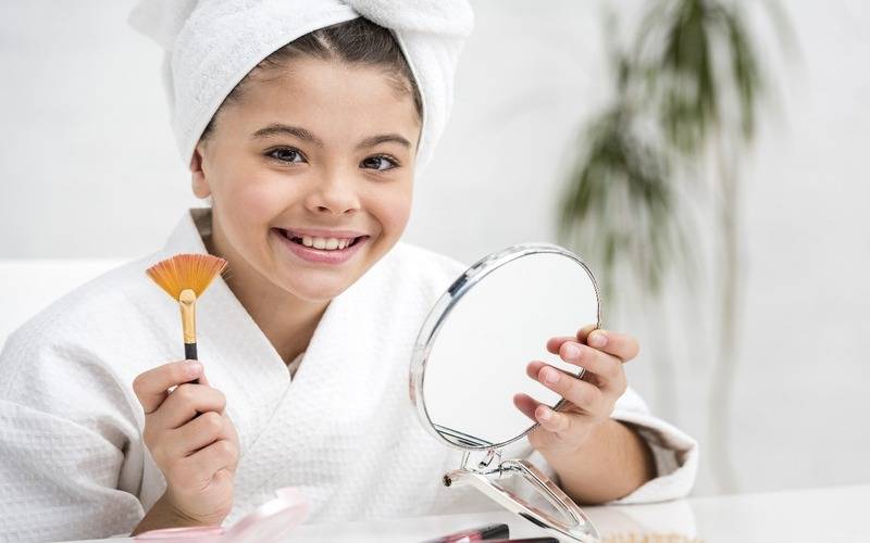 Skincare Infantil: compreenda os riscos associados ao uso precoce de cosméticos