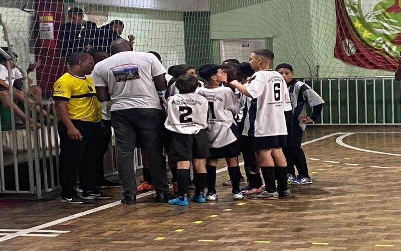 Jogos do Campeonato Municipal de Futsal são disputados em Petrópolis