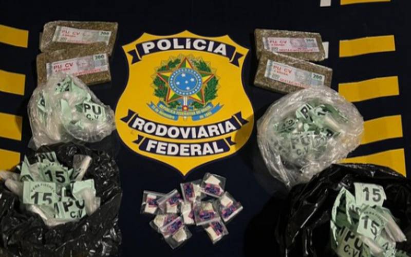 PRF intercepta veículo com maconha, cocaína e haxixe em Petrópolis