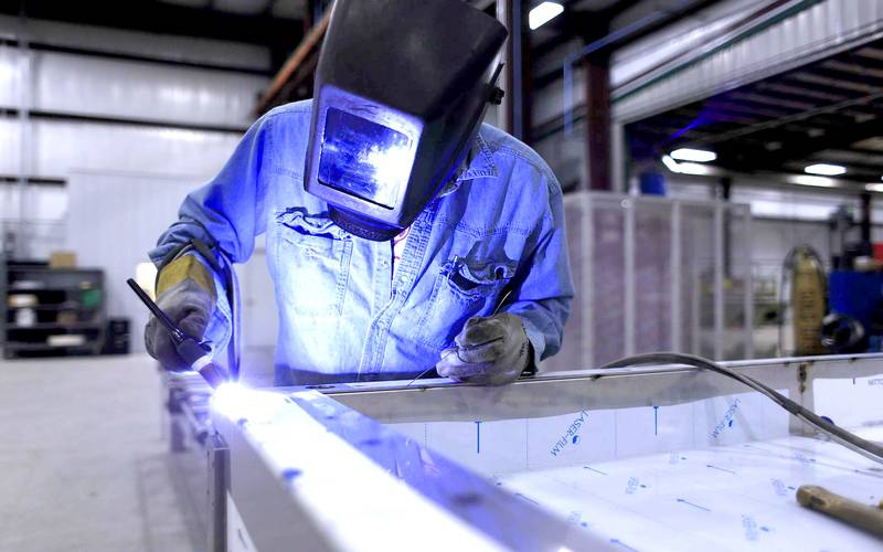 Confiança do empresário industrial volta a crescer depois de quedas