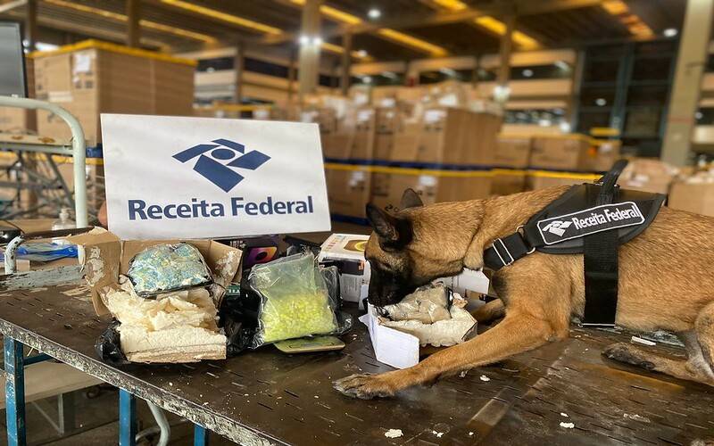 Receita Federal apreende cerca de R$ 95 mil em ecstasy e crack em encomendas no Aeropo